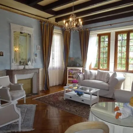 Le Chateau De Vernieres